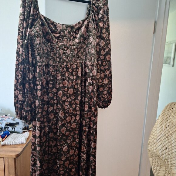 Cupshe velvet maxi dress - Picture 3 of 3